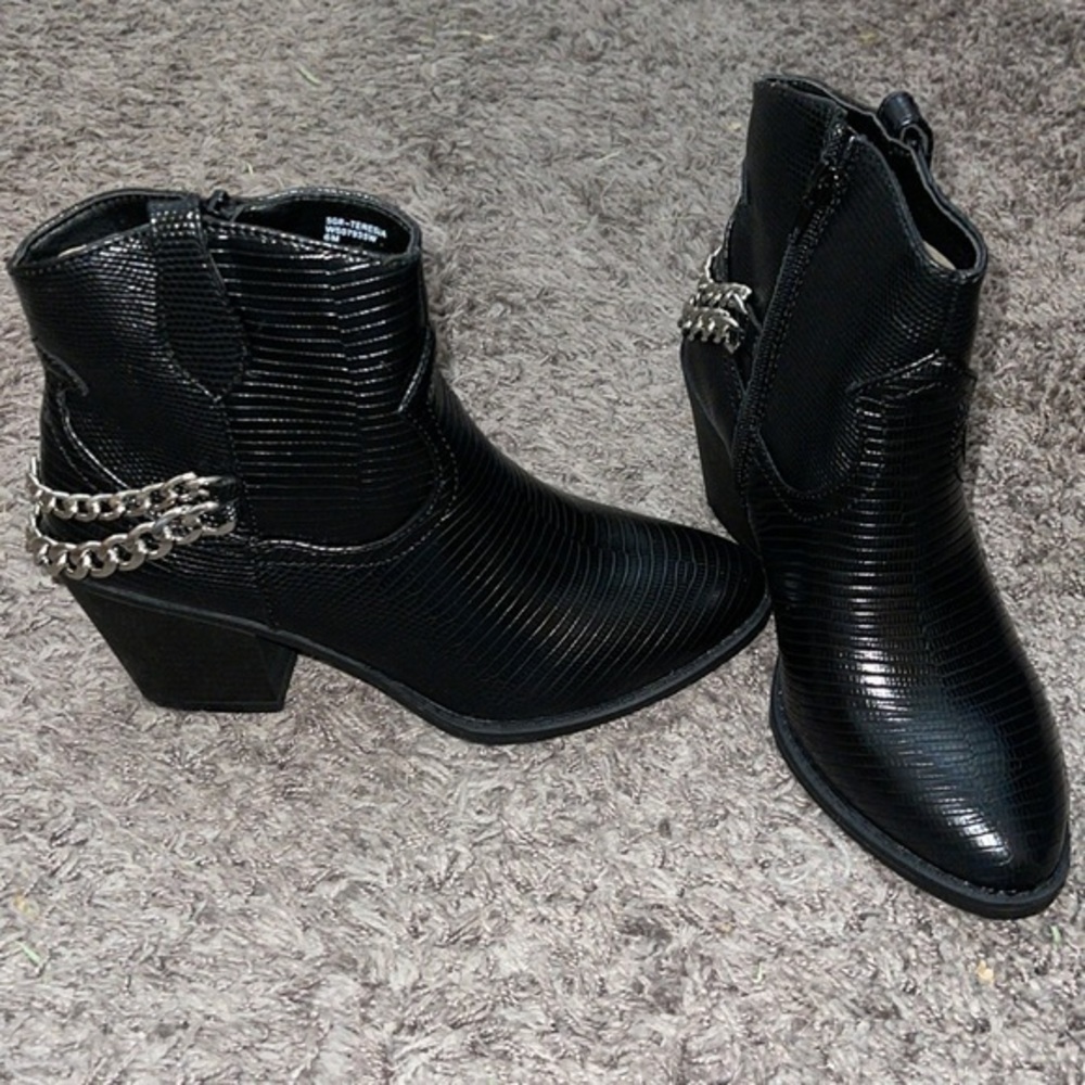Chain Detail Boots​​​​